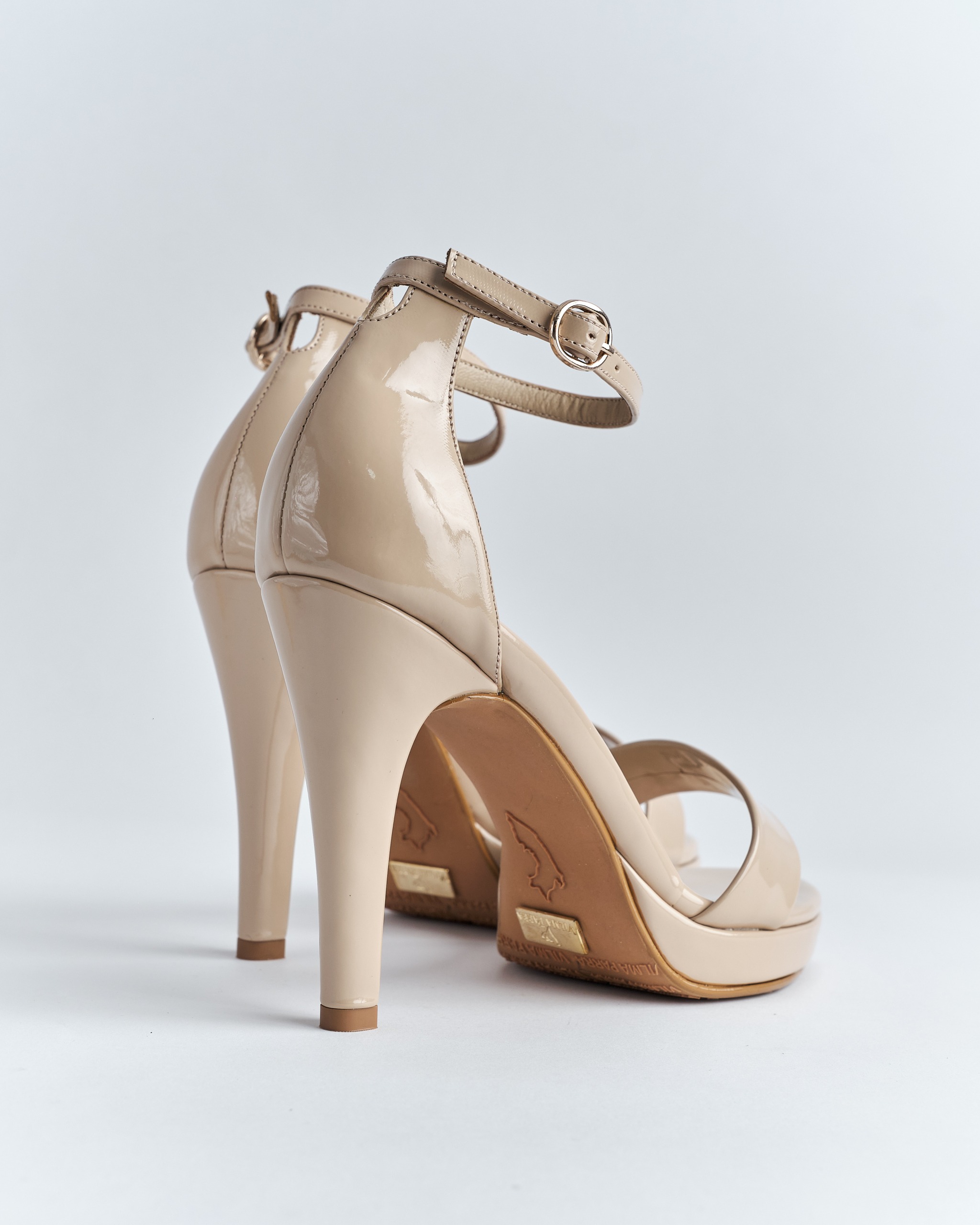 Sandalia Elegante con Plataforma y Pulsera - Imagen 6