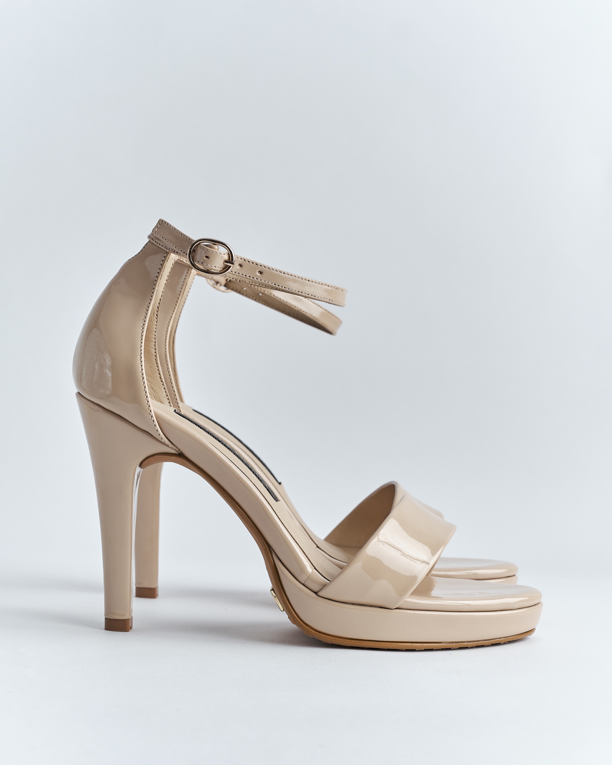 Sandalia Elegante con Plataforma y Pulsera - Imagen 7