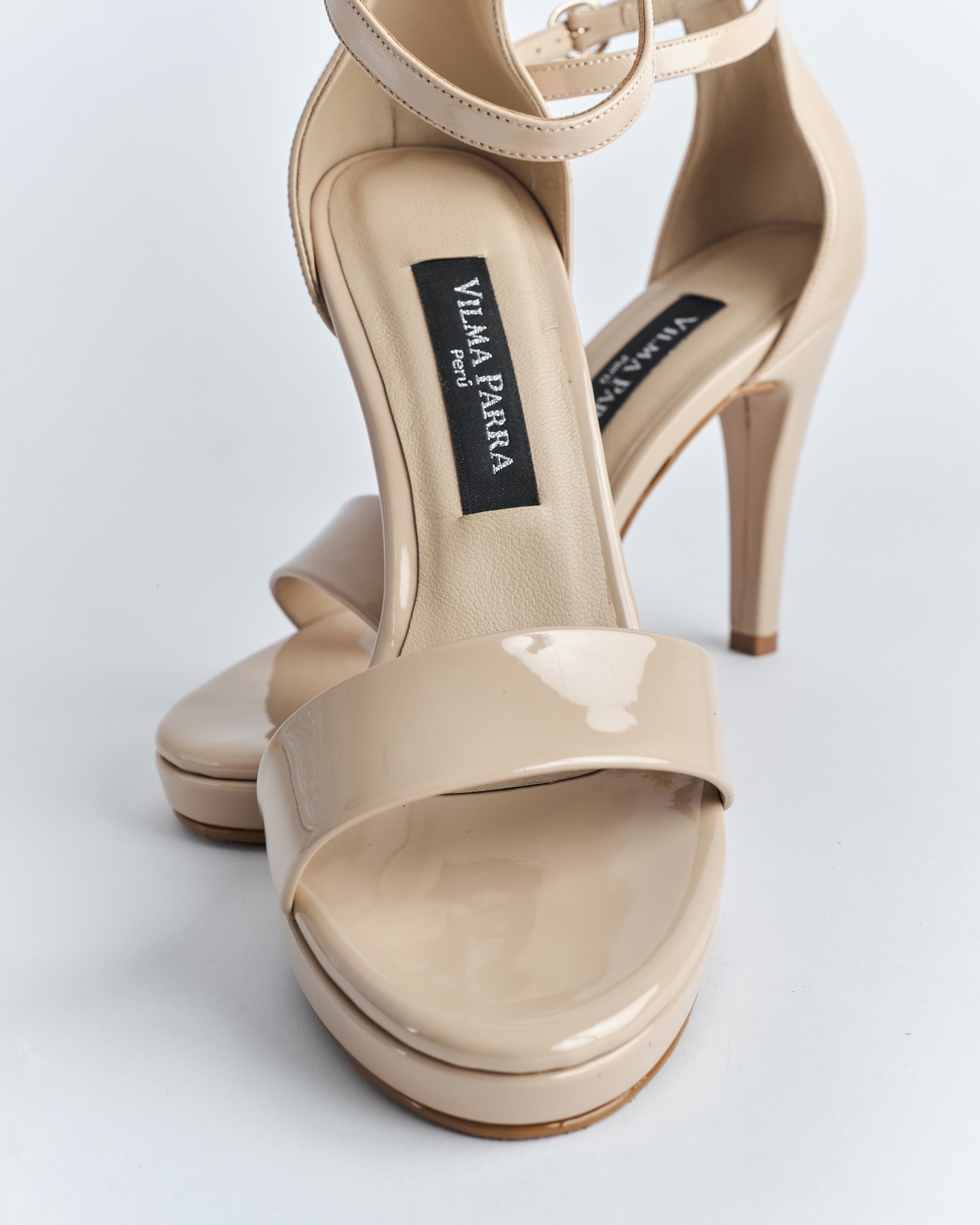 Sandalia Elegante con Plataforma y Pulsera - Imagen 8