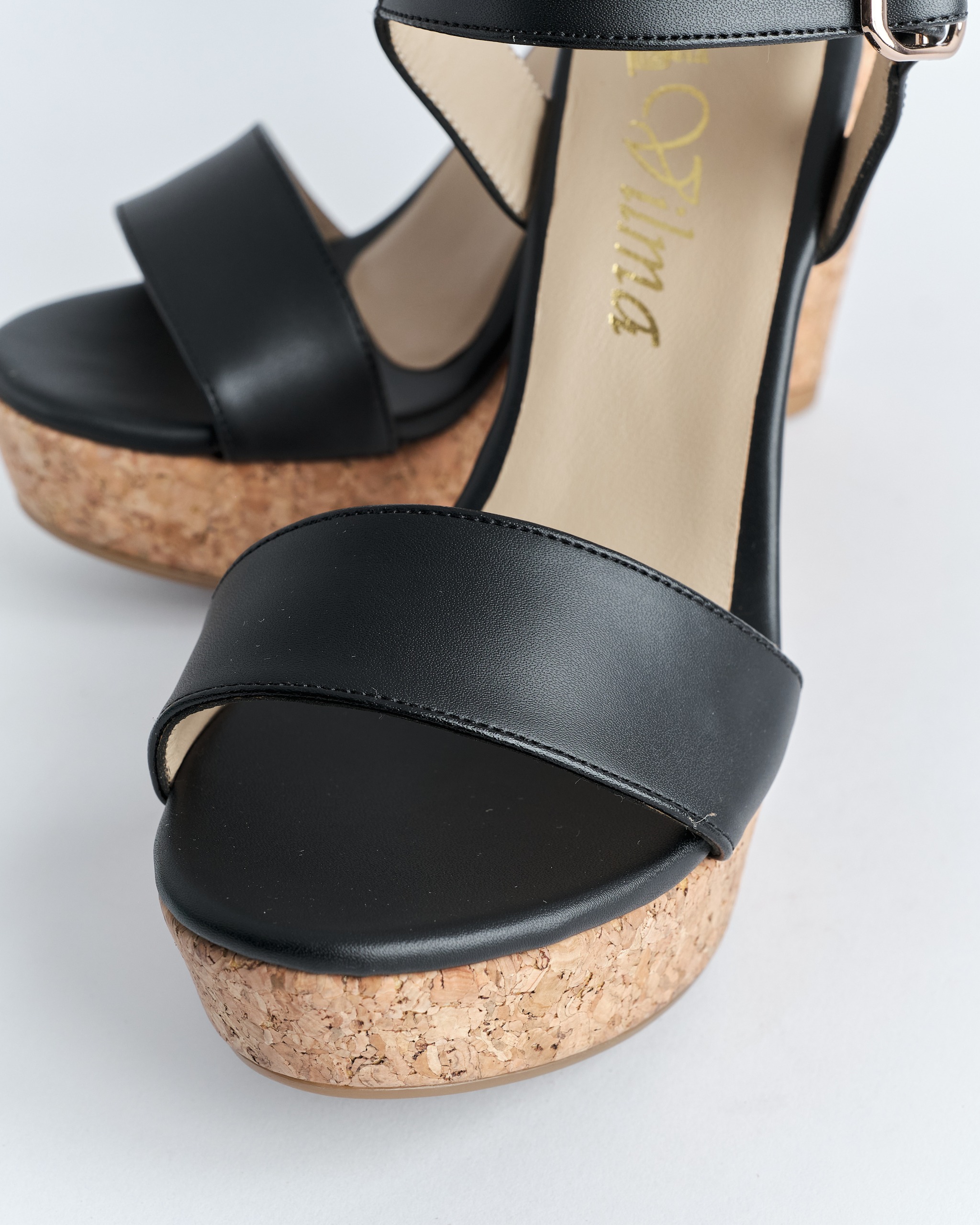 Sandalia Plataforma Negra con Taco Grueso de Corcho 2 de la marca Vilma hecho por Aguilar Heritage