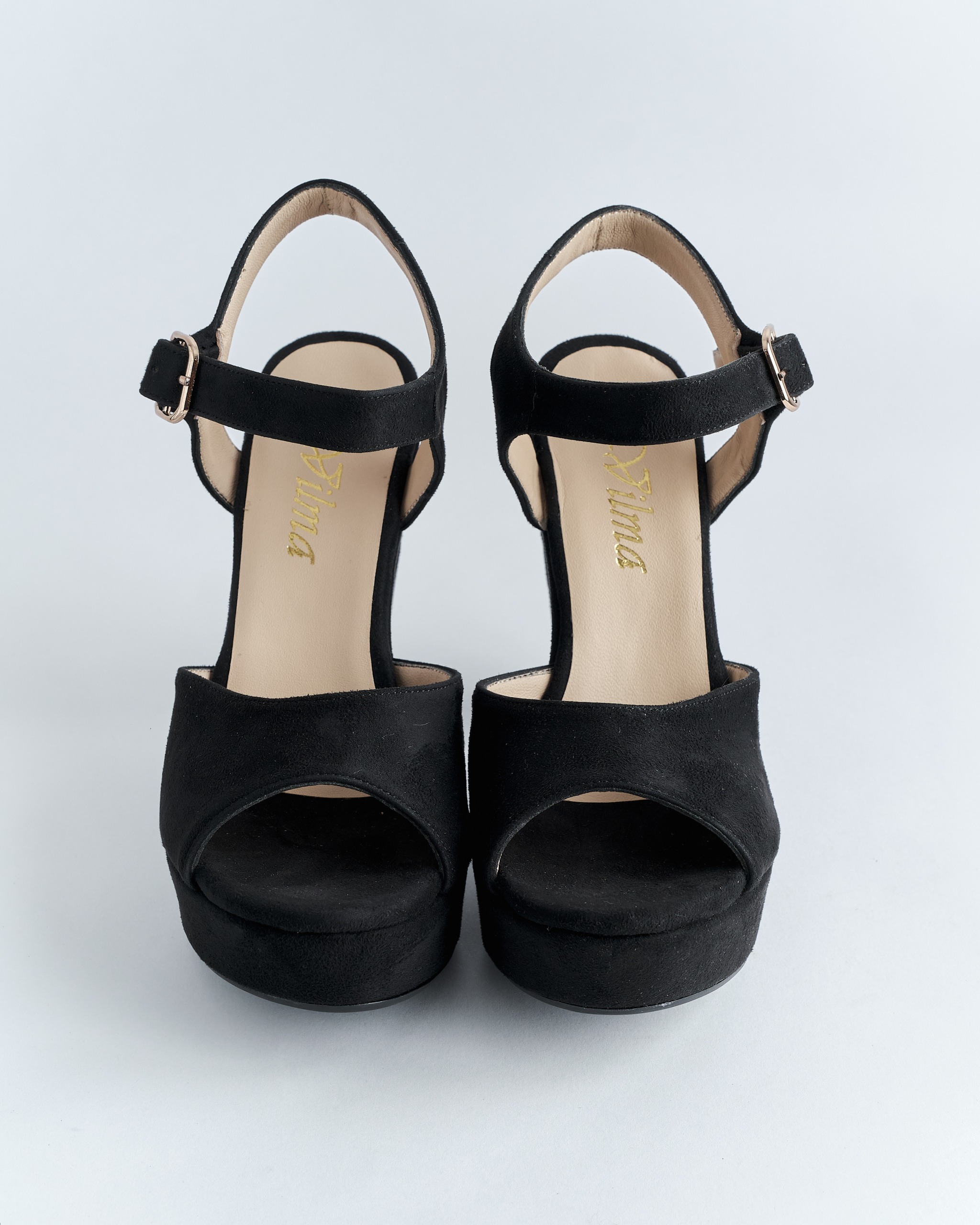 sandalias de plataforma de tacón ancho sueder de color negro de la marca Vilma hecho por Aguilar Heritage